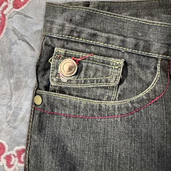 Vintage Y2K COOGI Gray Baggy Embroidered Sneakers Colour Lined Design Jorts - Picture 6 of 8